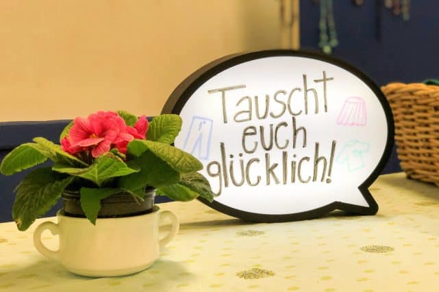 Schild Tauscht euch glücklich